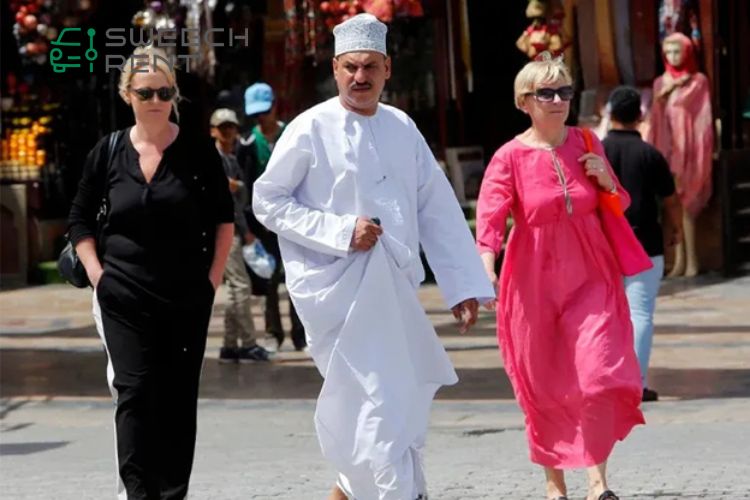 پوشش توریست ها و گردشگران خارجی در عمان